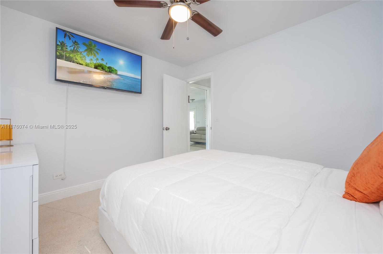 HOLLYWOOD HILLS - Residential Lease