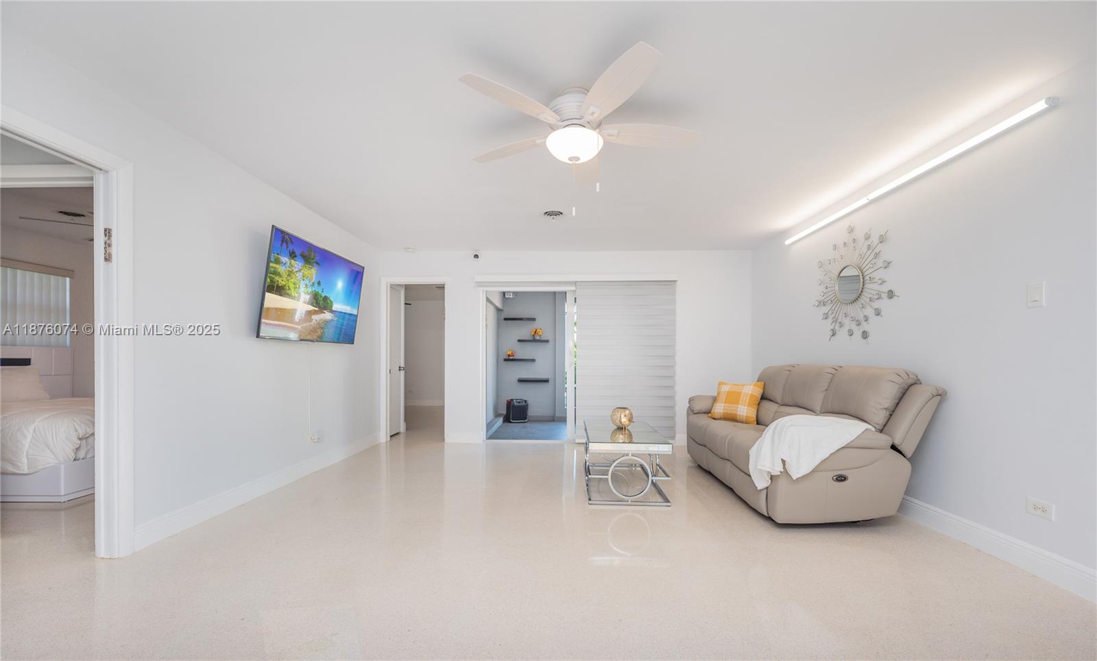 HOLLYWOOD HILLS - Residential Lease