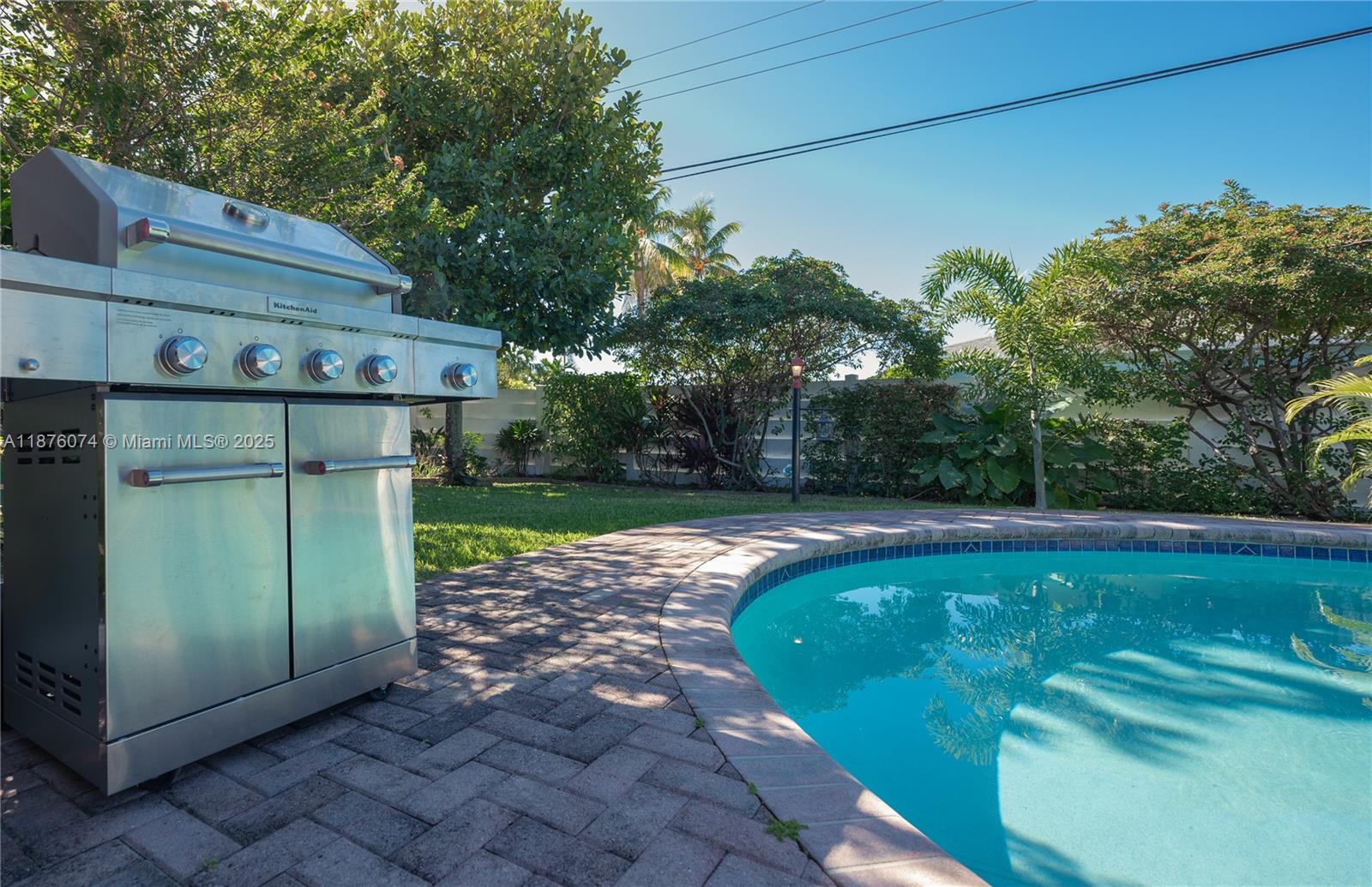 HOLLYWOOD HILLS - Residential Lease