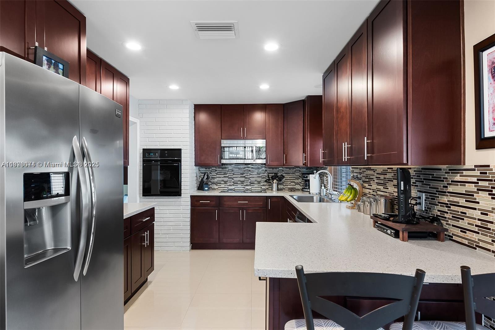 HOLLYWOOD HILLS - Residential Lease