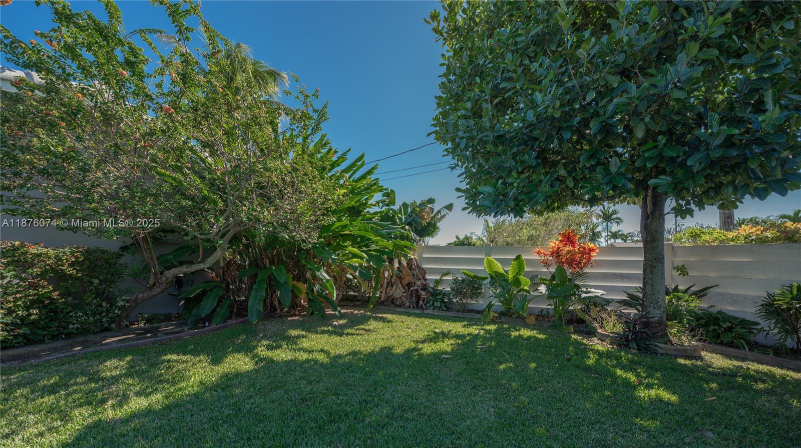 HOLLYWOOD HILLS - Residential Lease