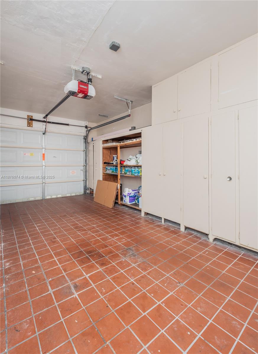 HOLLYWOOD HILLS - Residential Lease