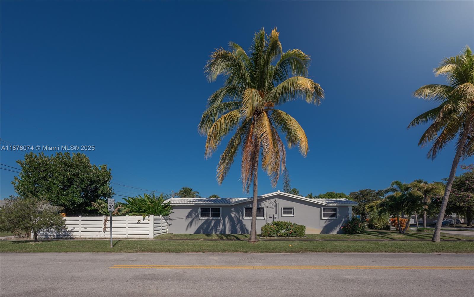 HOLLYWOOD HILLS - Residential Lease