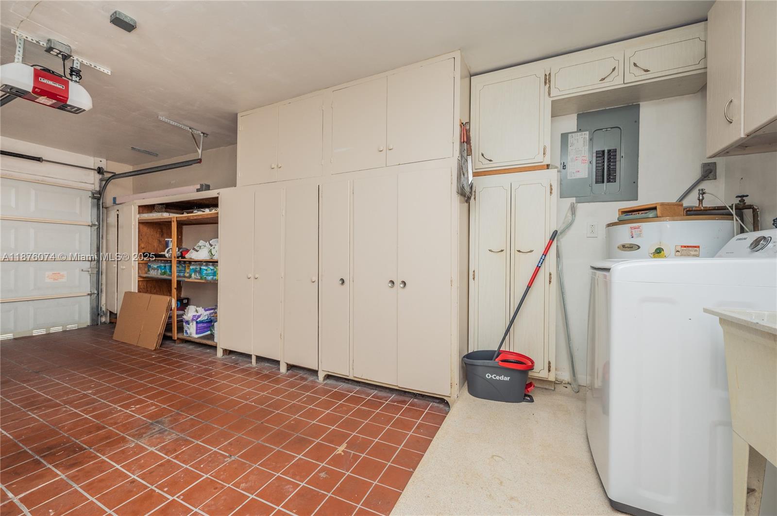 HOLLYWOOD HILLS - Residential Lease