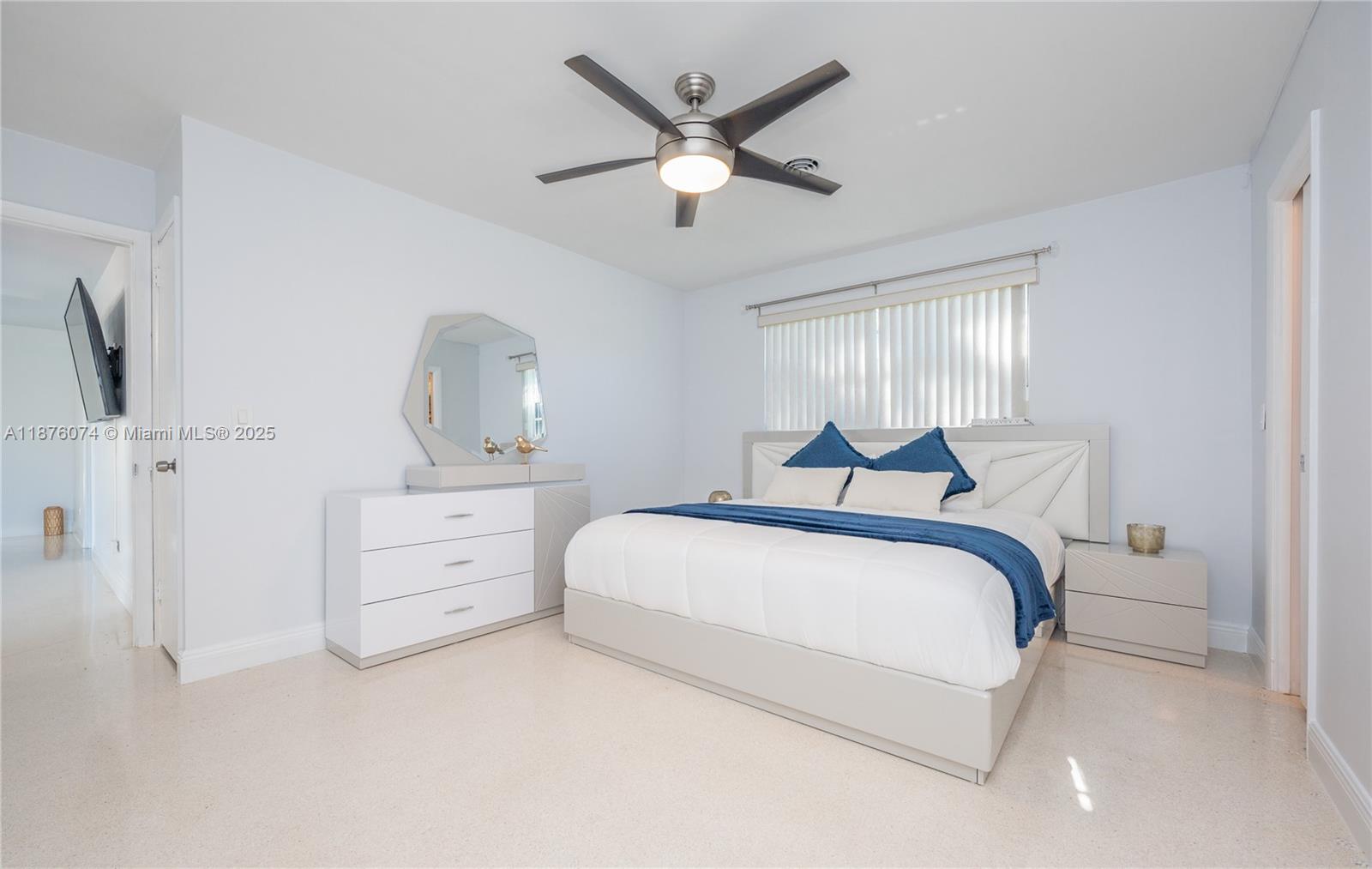 HOLLYWOOD HILLS - Residential Lease