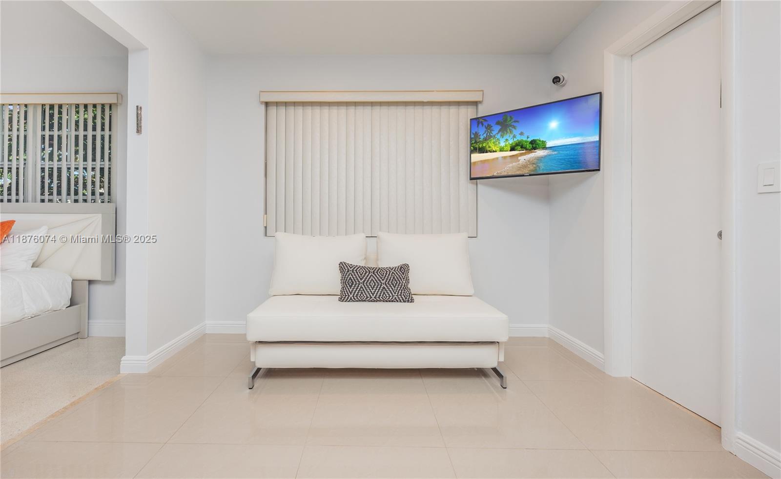 HOLLYWOOD HILLS - Residential Lease