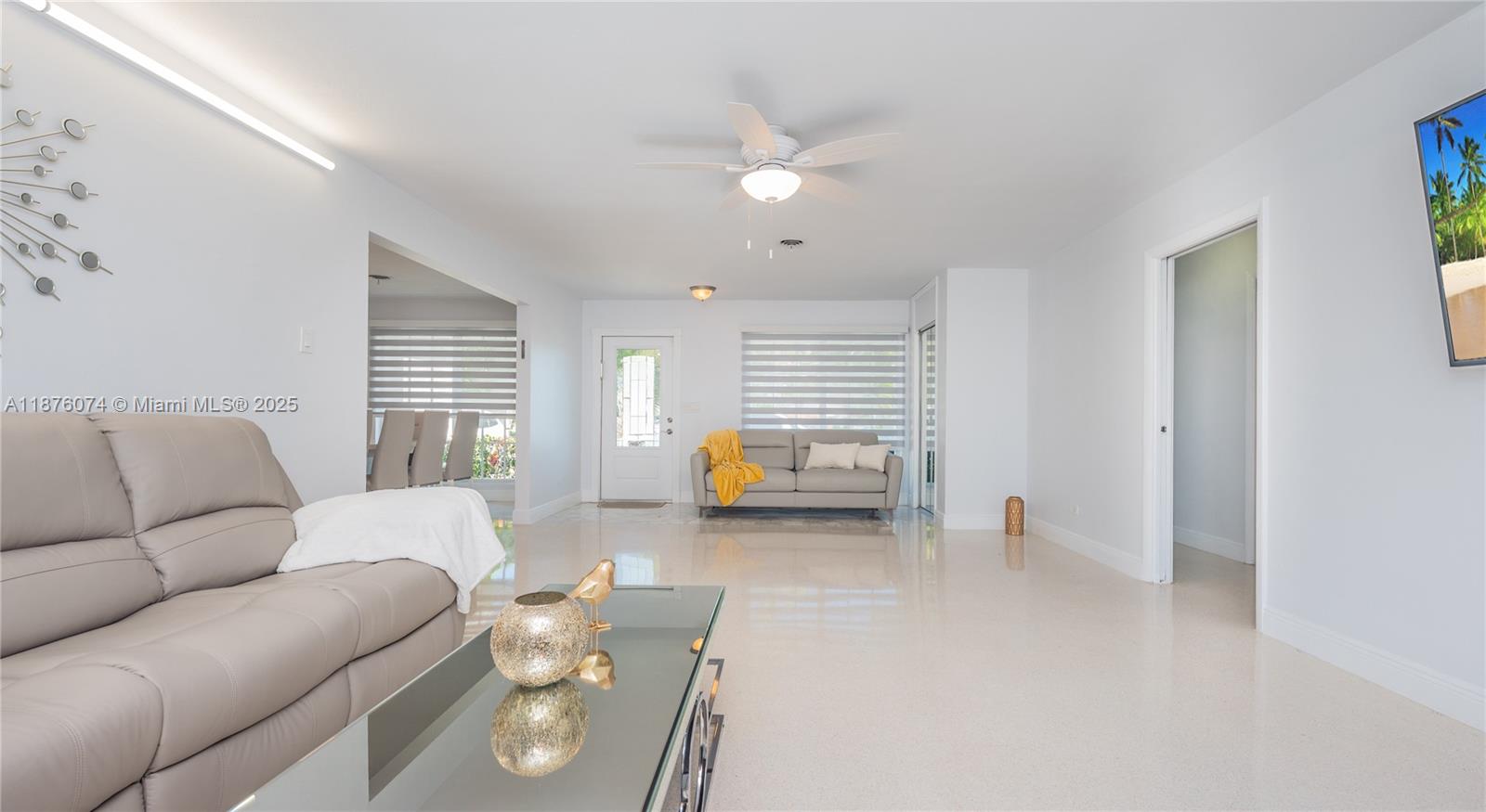 HOLLYWOOD HILLS - Residential Lease