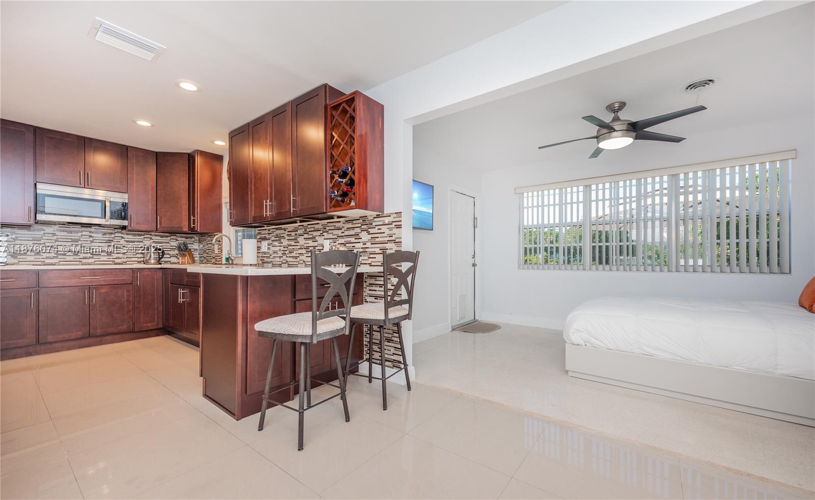 HOLLYWOOD HILLS - Residential Lease