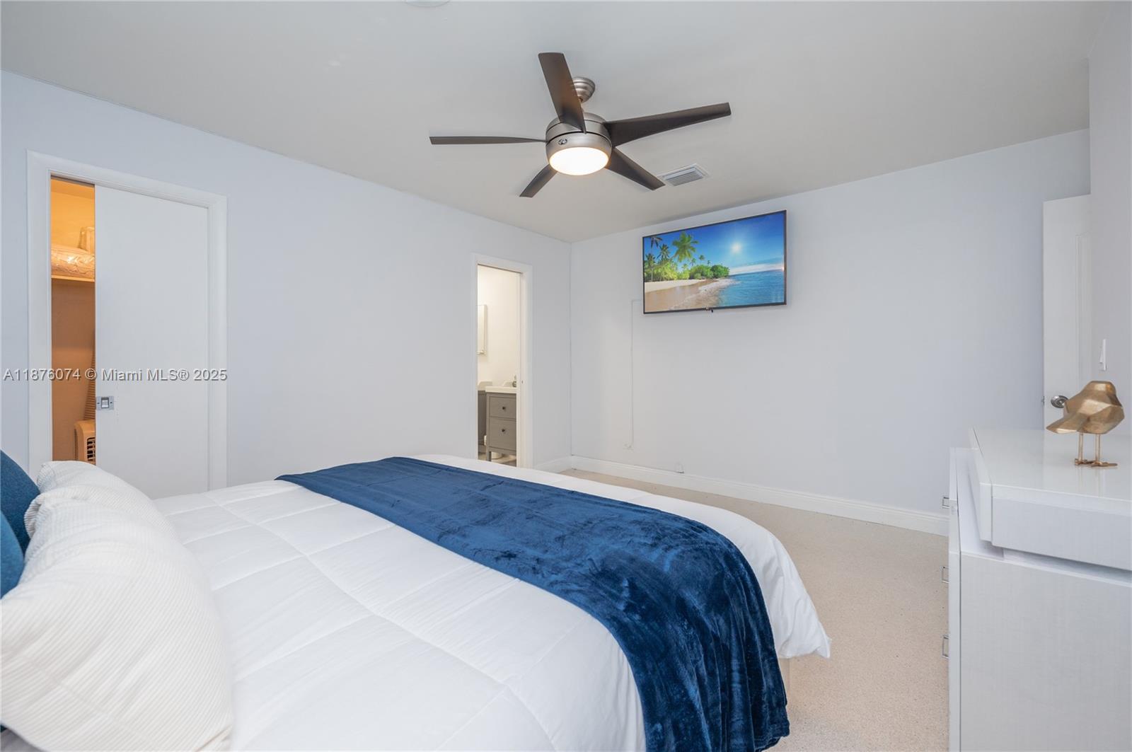 HOLLYWOOD HILLS - Residential Lease