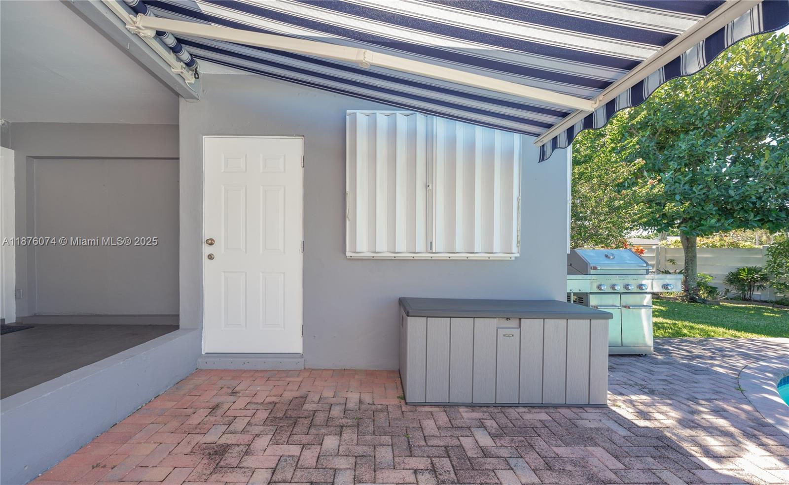 HOLLYWOOD HILLS - Residential Lease