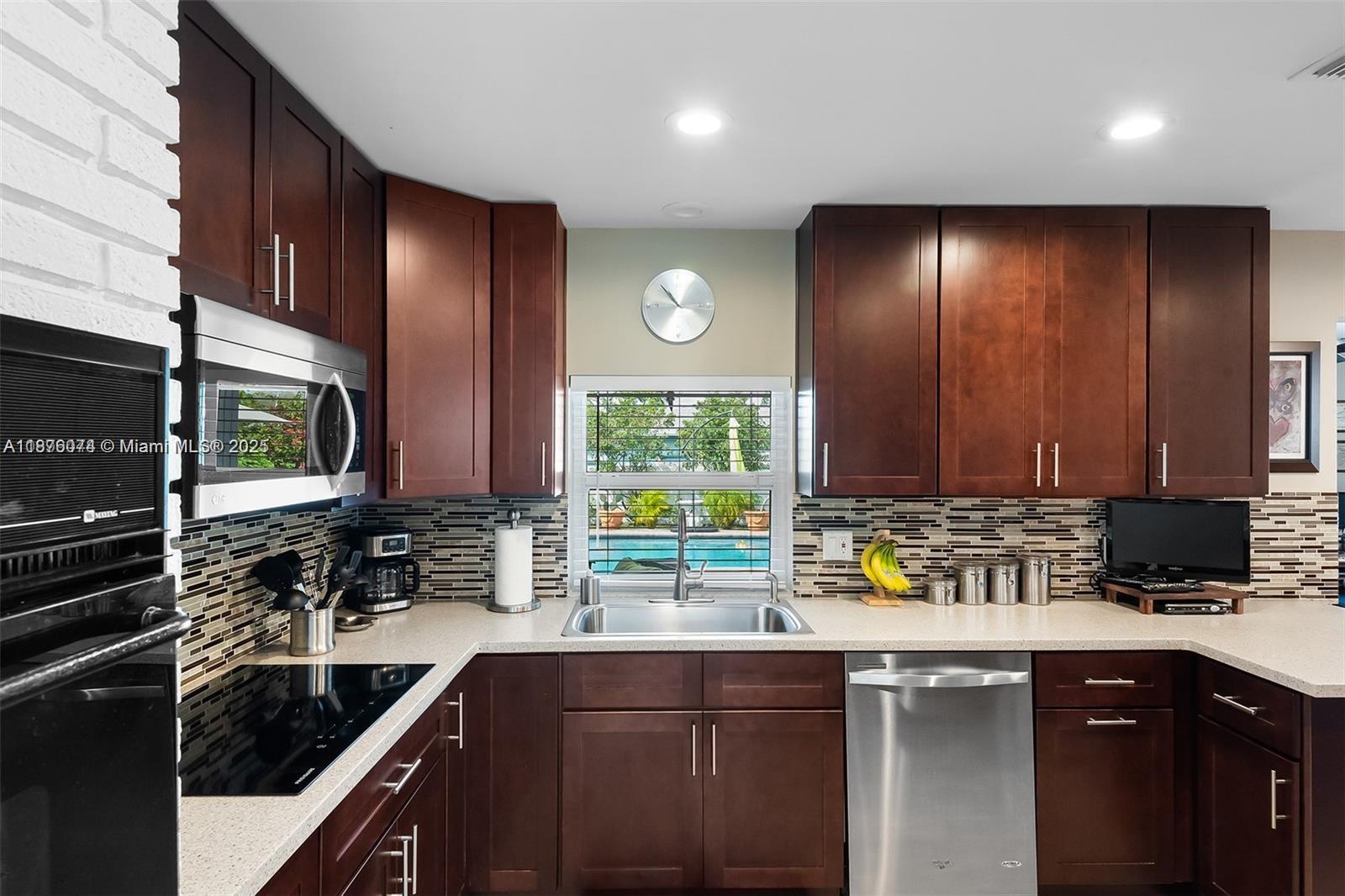 HOLLYWOOD HILLS - Residential Lease