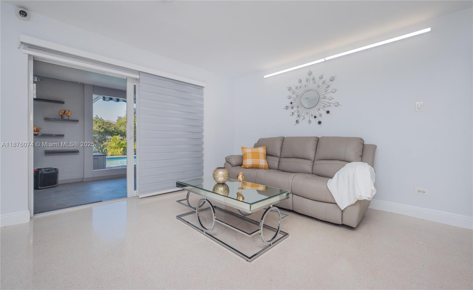 HOLLYWOOD HILLS - Residential Lease