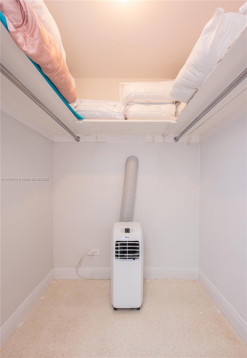 HOLLYWOOD HILLS - Residential Lease