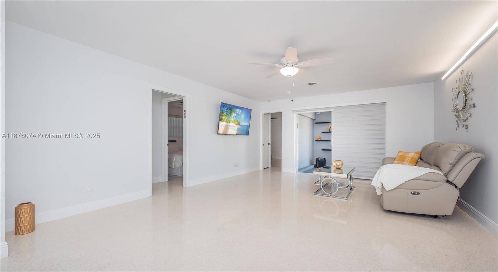 HOLLYWOOD HILLS - Residential Lease