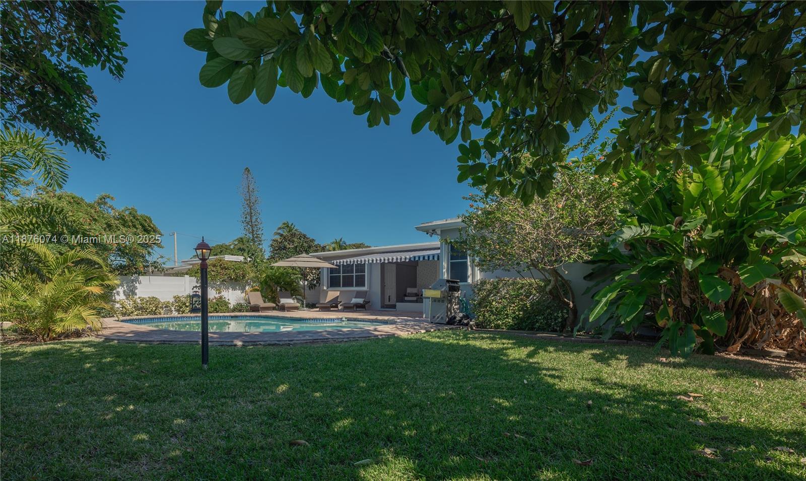 HOLLYWOOD HILLS - Residential Lease