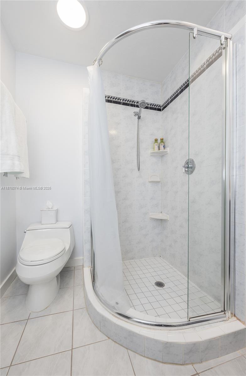 HOLLYWOOD HILLS - Residential Lease