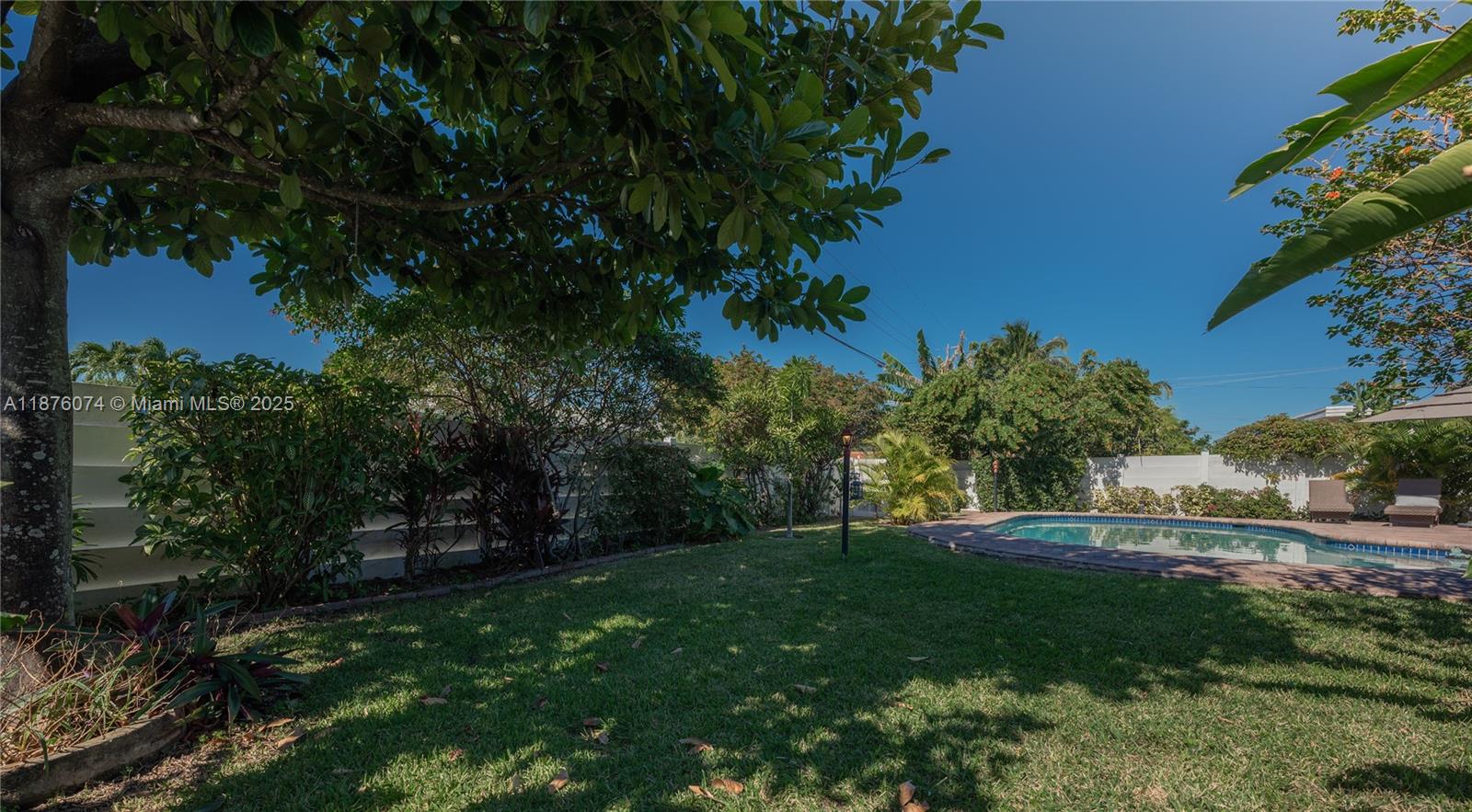 HOLLYWOOD HILLS - Residential Lease