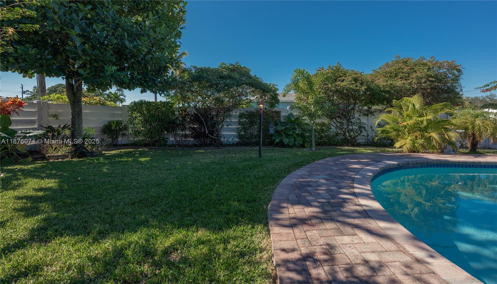 HOLLYWOOD HILLS - Residential Lease