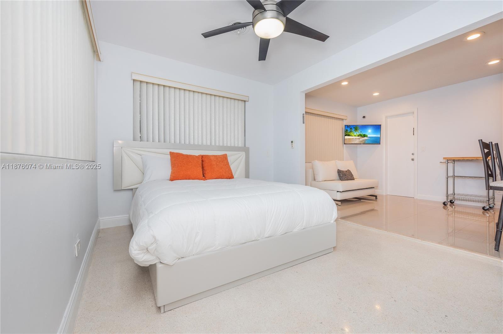 HOLLYWOOD HILLS - Residential Lease