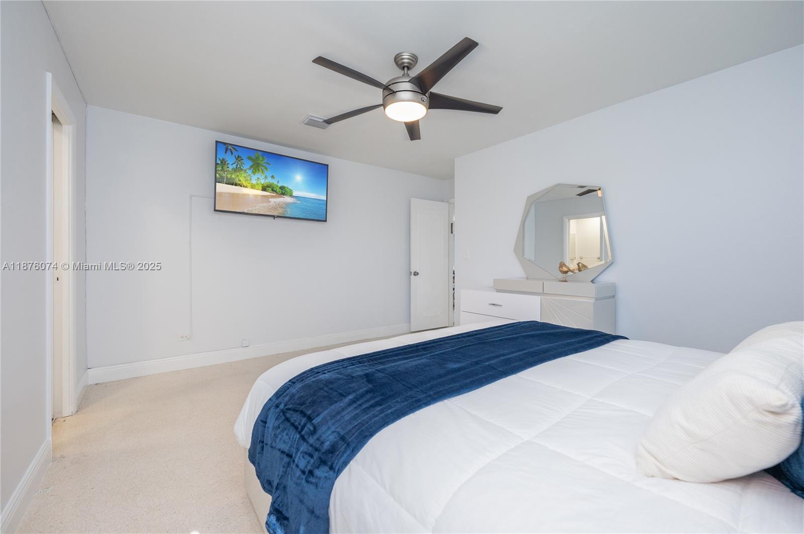 HOLLYWOOD HILLS - Residential Lease