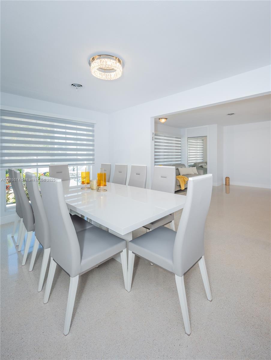 HOLLYWOOD HILLS - Residential Lease