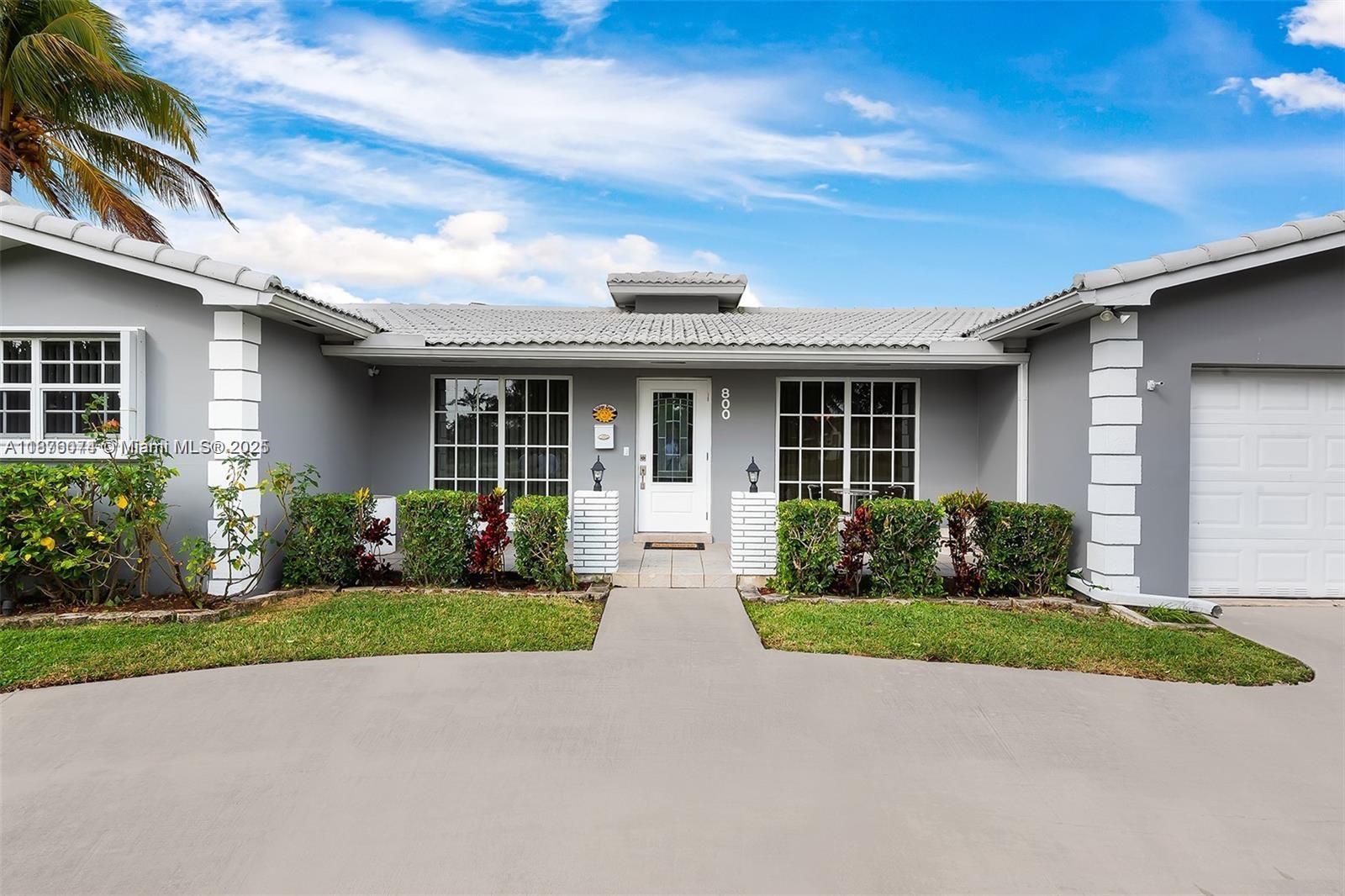 HOLLYWOOD HILLS - Residential Lease