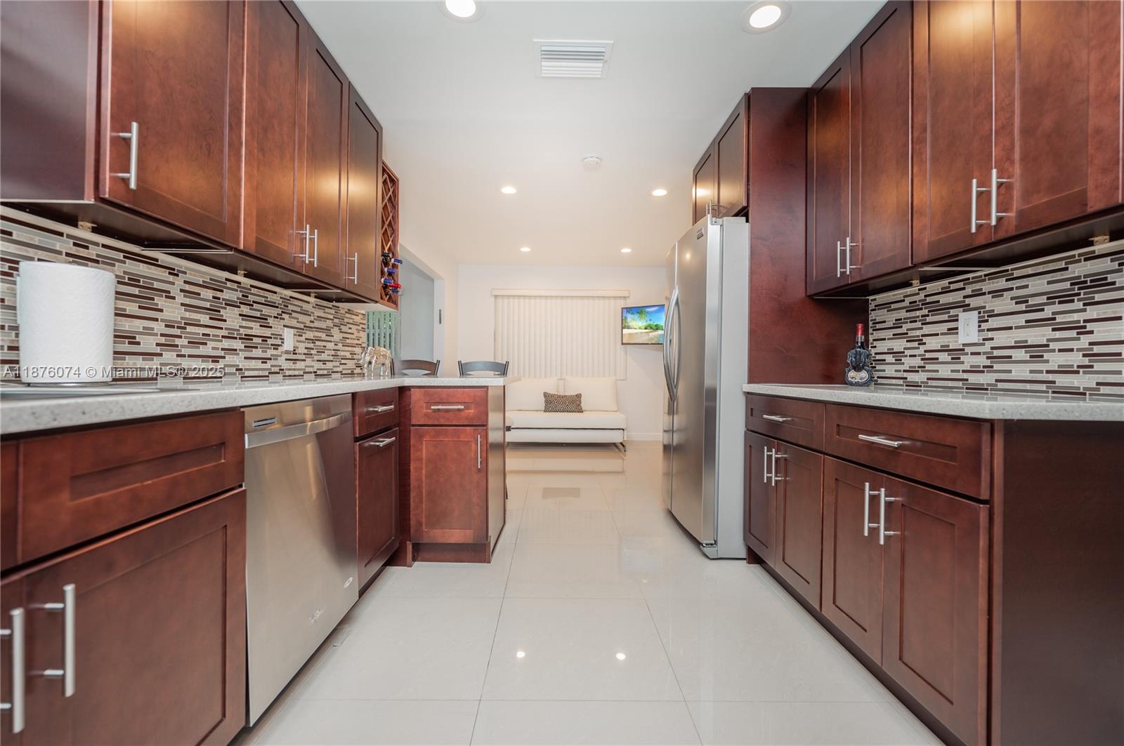 HOLLYWOOD HILLS - Residential Lease