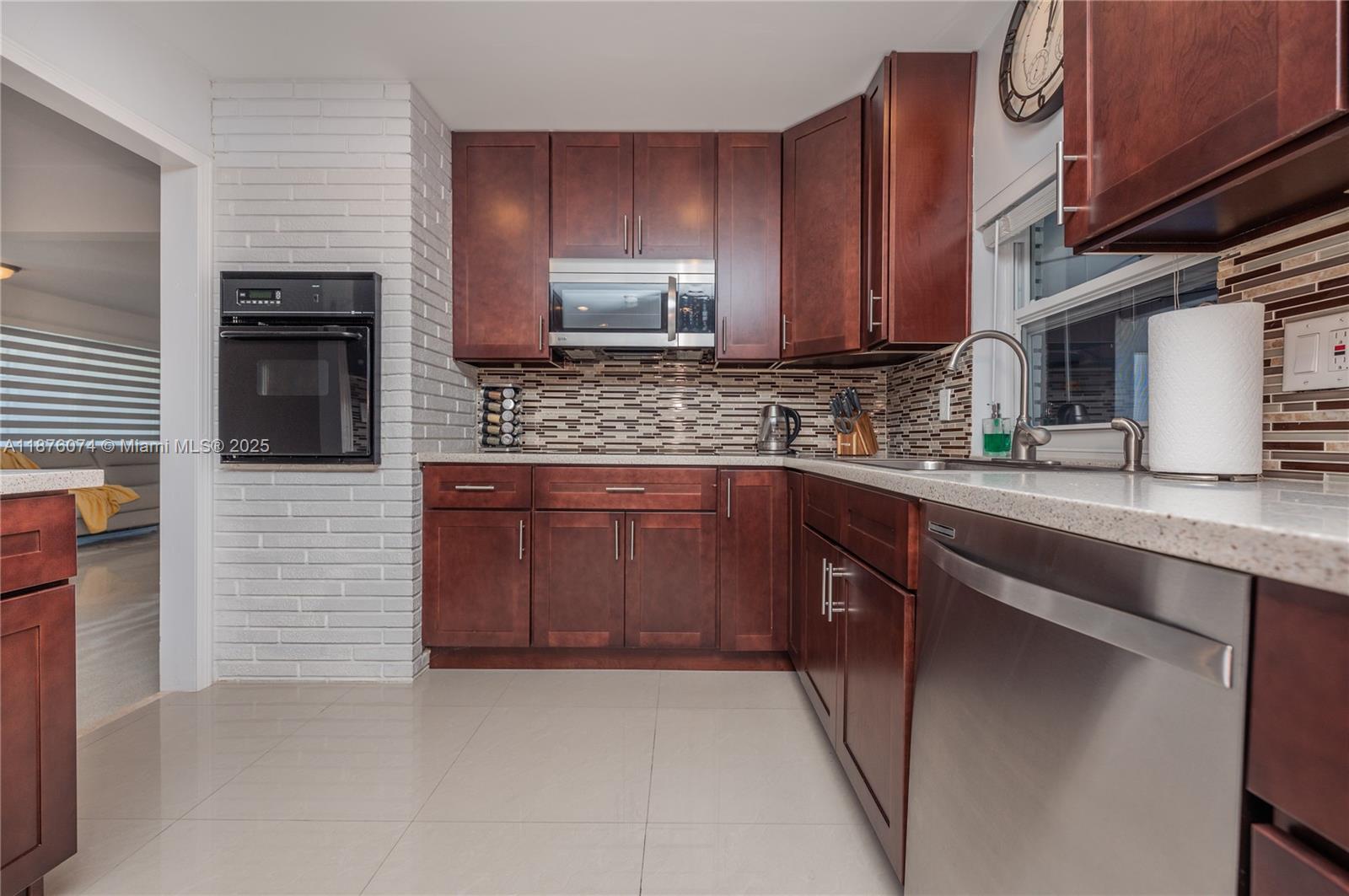 HOLLYWOOD HILLS - Residential Lease