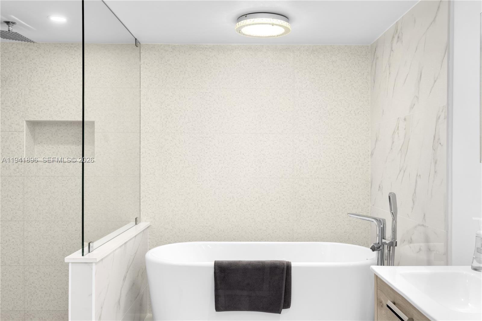 THE WAVES CONDO - Residential