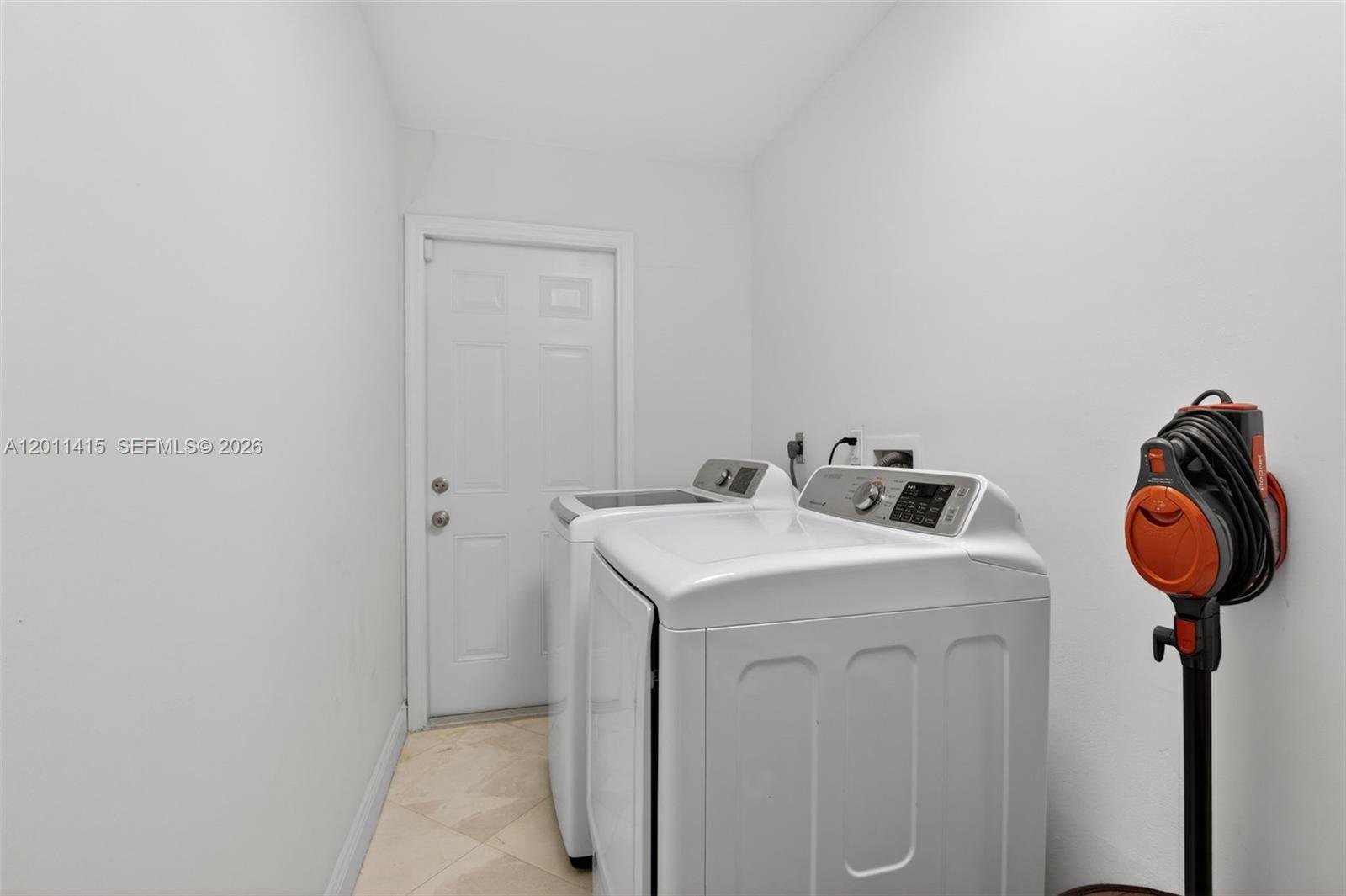 CORAL SPRINGS COUNTRY CLU - Residential Lease