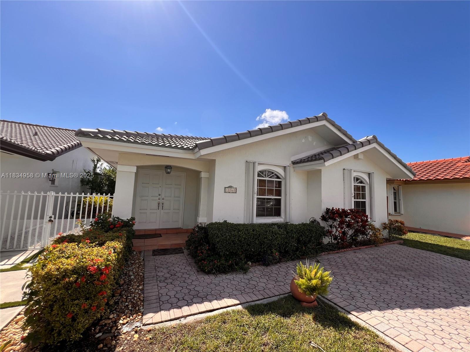 IVIS AT LOYOLA - Residential