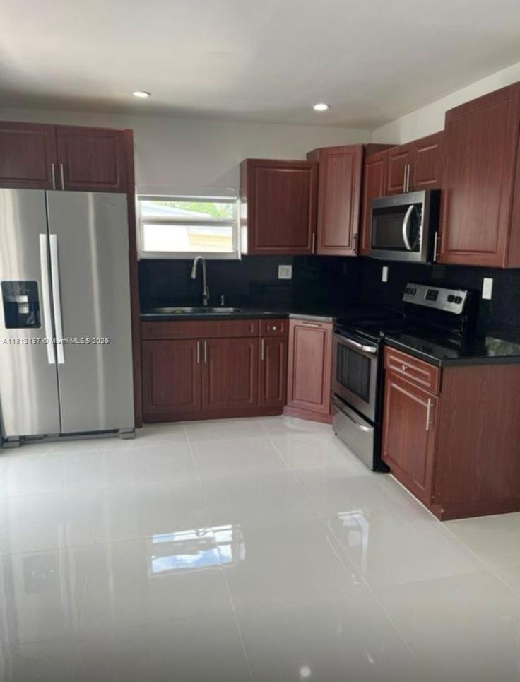 HIALEAH 5TH ADDN - Residential