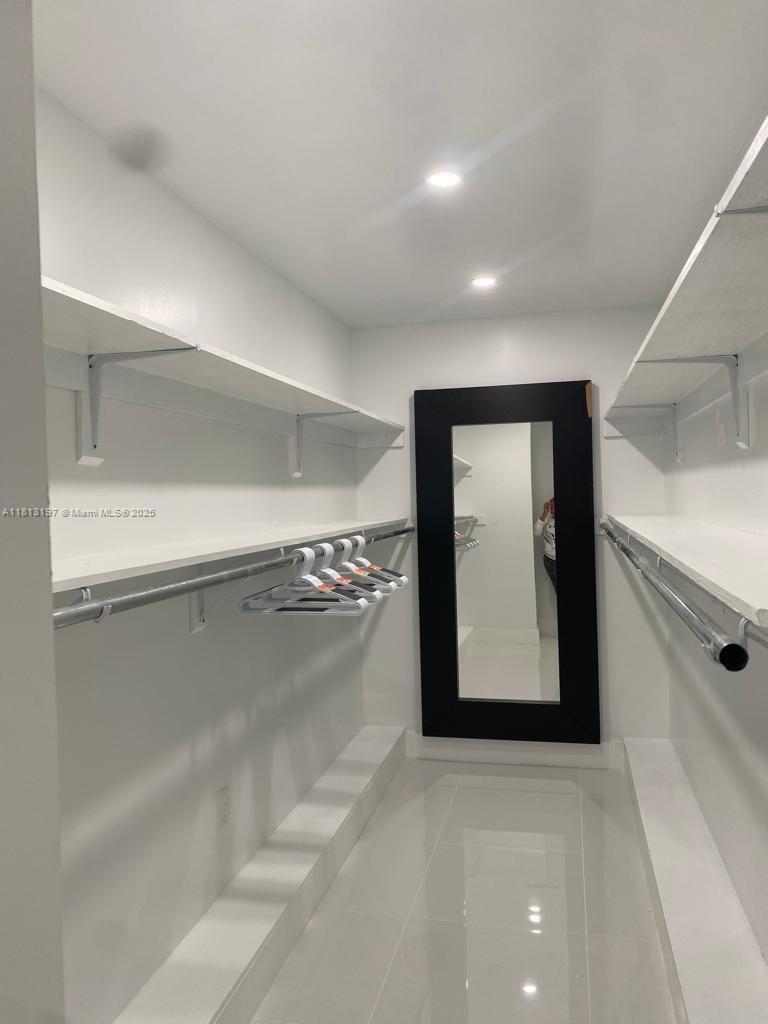HIALEAH 5TH ADDN - Residential