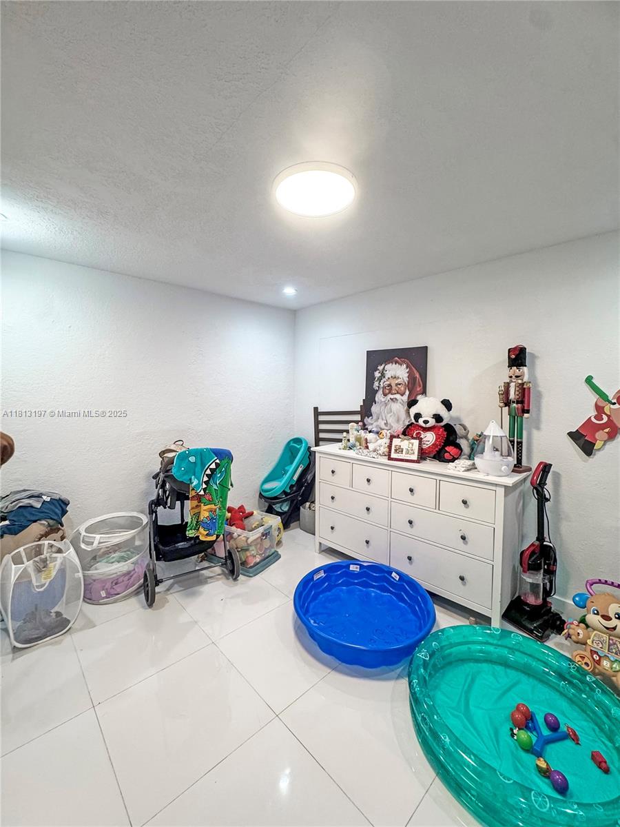 HIALEAH 5TH ADDN - Residential