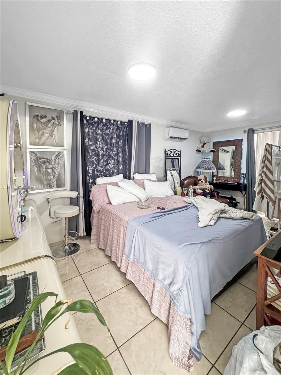 HIALEAH 5TH ADDN - Residential