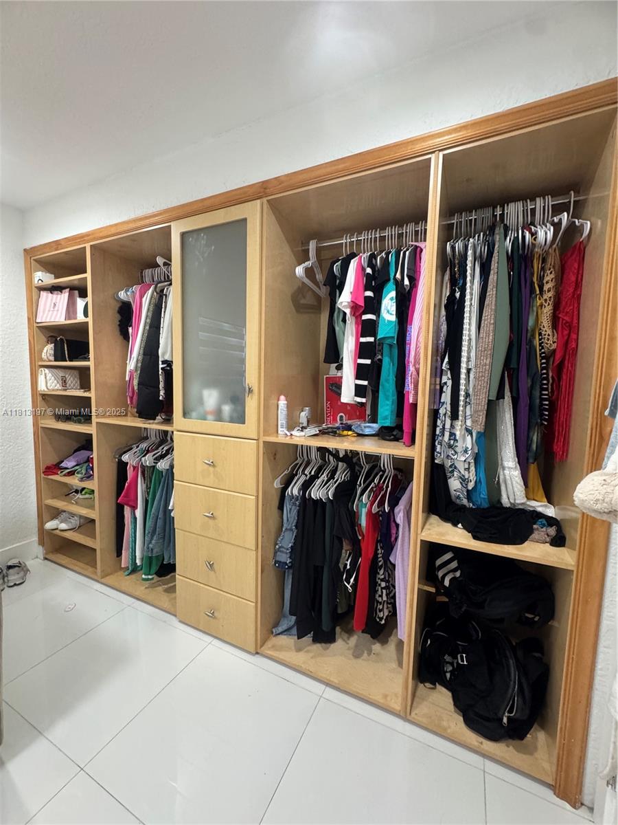 HIALEAH 5TH ADDN - Residential