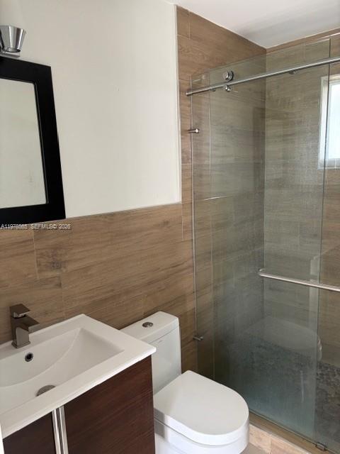 TROPICAL ESTS - Residential Lease