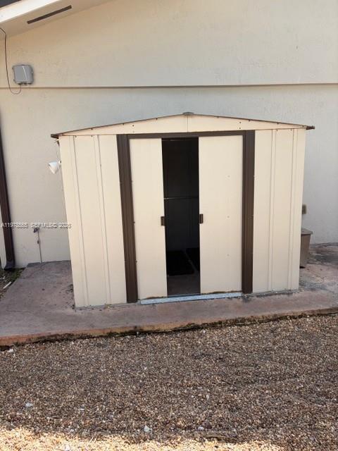 TROPICAL ESTS - Residential Lease