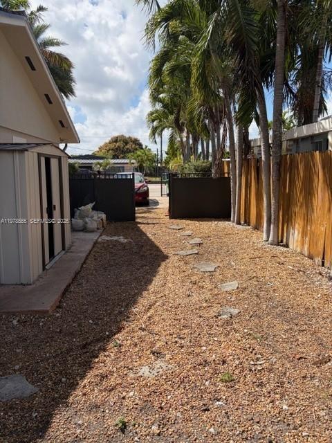 TROPICAL ESTS - Residential Lease