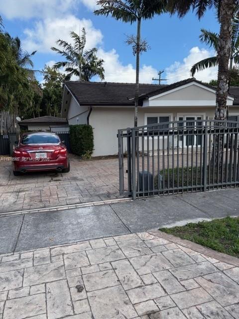 TROPICAL ESTS - Residential Lease