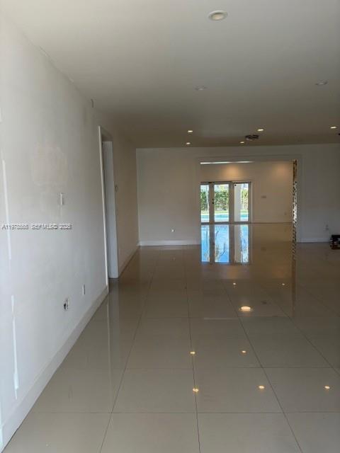 TROPICAL ESTS - Residential Lease