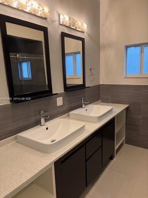 TROPICAL ESTS - Residential Lease