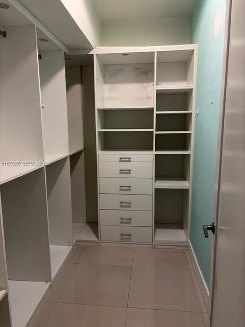 TROPICAL ESTS - Residential Lease