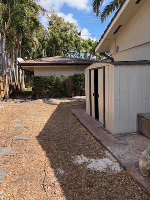 TROPICAL ESTS - Residential Lease