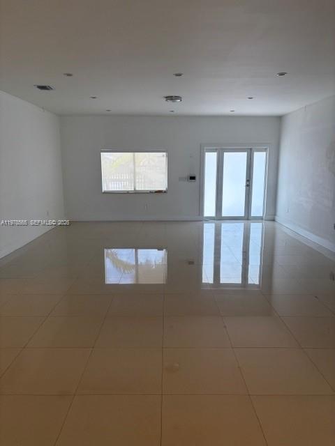 TROPICAL ESTS - Residential Lease