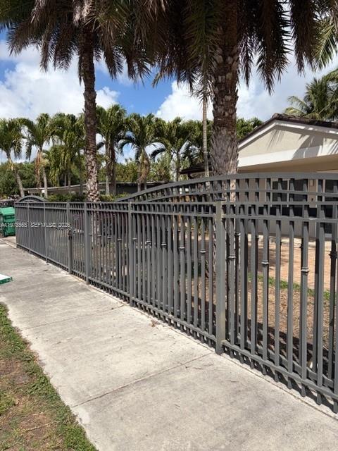 TROPICAL ESTS - Residential Lease