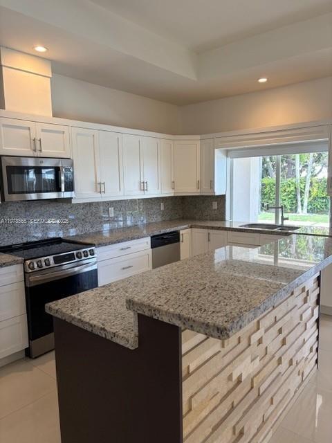 TROPICAL ESTS - Residential Lease