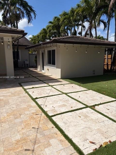 TROPICAL ESTS - Residential Lease