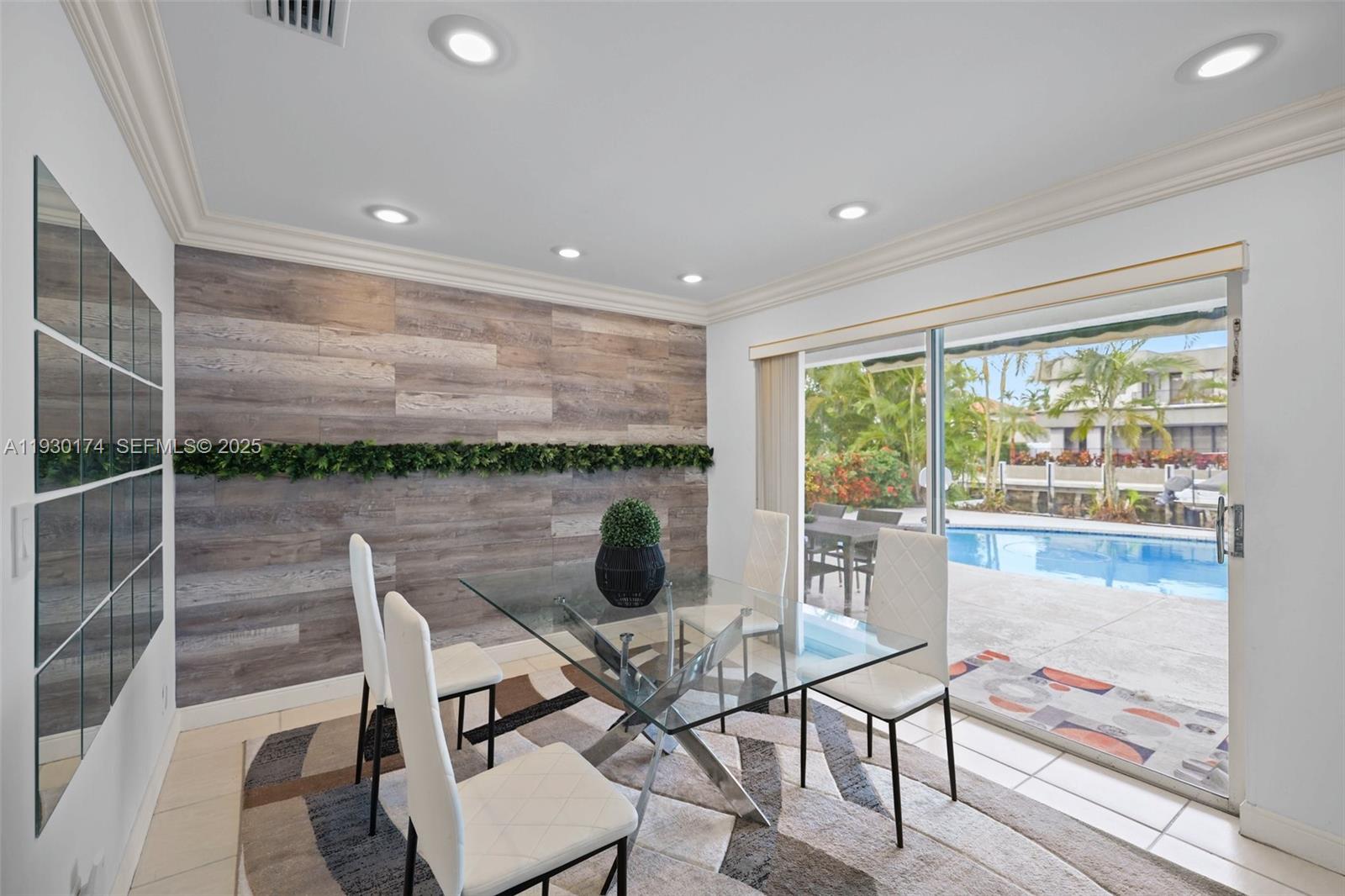 CORAL KEY VILLAS 3RD SEC - Residential