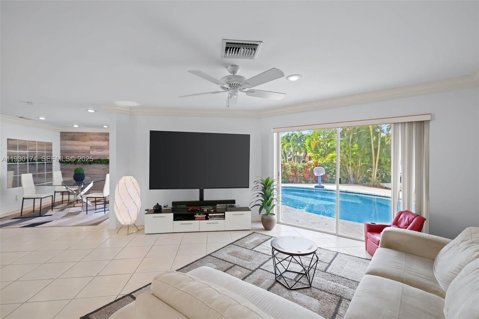 CORAL KEY VILLAS 3RD SEC - Residential